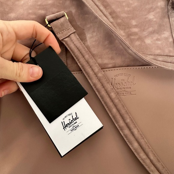 Herschel Orion Tote Ash Rose Large Shoulder Bag Travel Nylon NWT Pocket Cosmetic - Picture 2 of 9